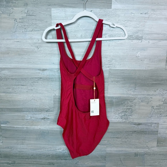 NWT Quince Italian Compression Cross-Back One-Piece Swimsuit - Red - Small - Picture 3 of 6